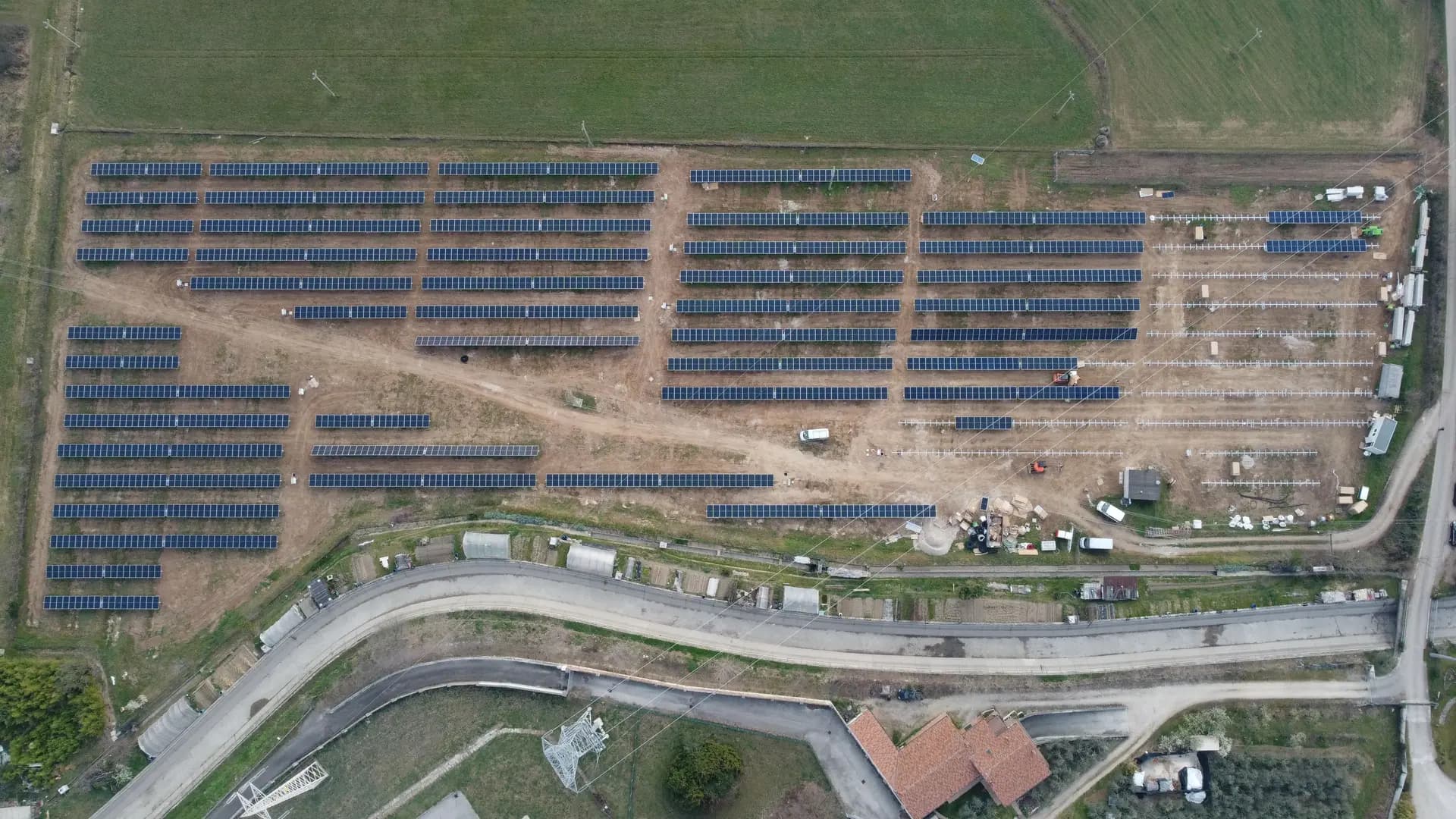 Freefield PV from a bird's perspective. Trackery PV Solat plants