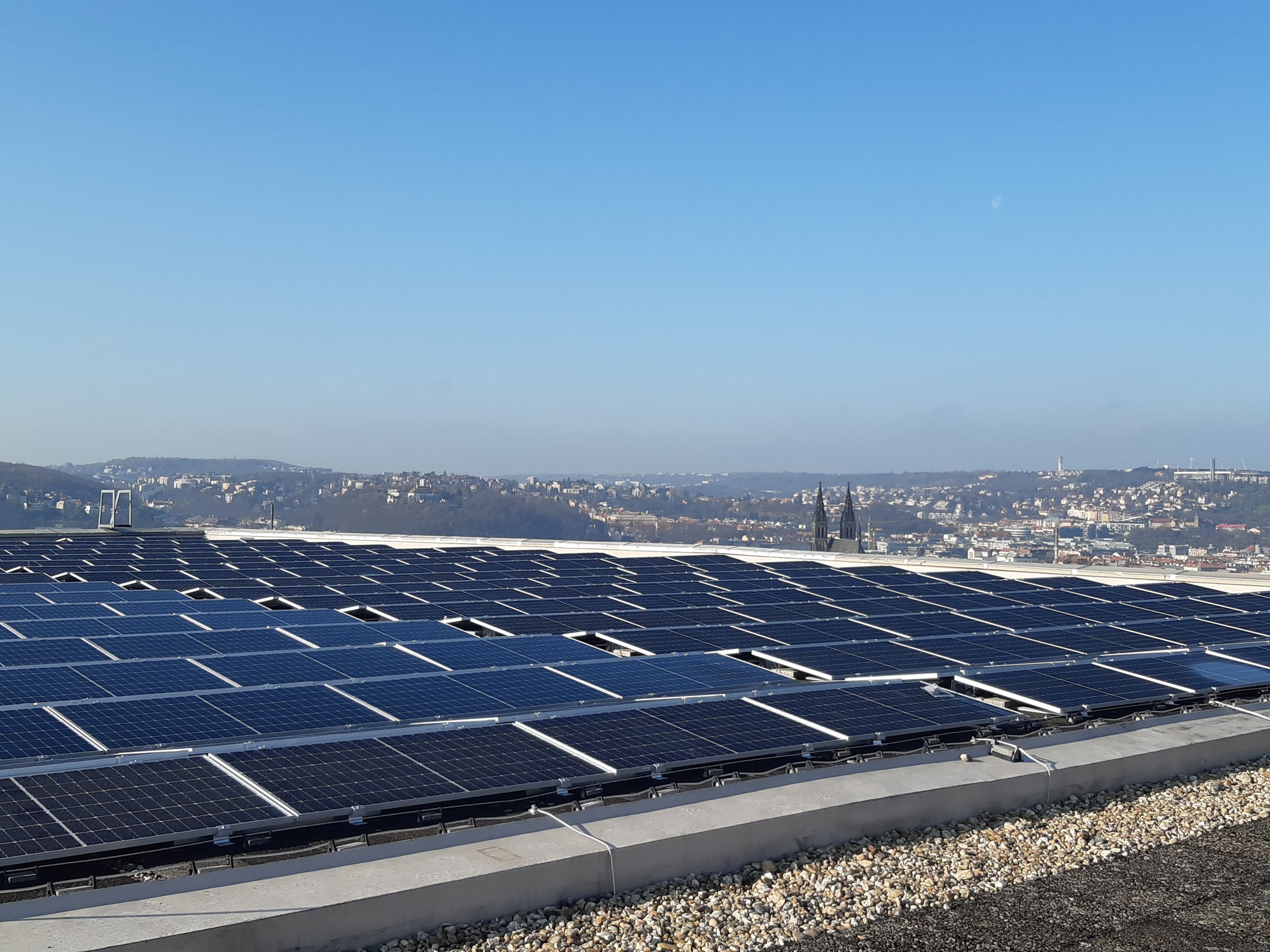Kongresové centrum Praha pokryto střešní fotovoltaikou 1 MW