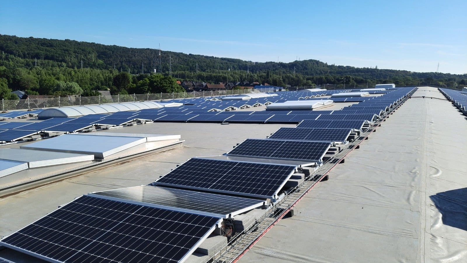 Greenbuddies dokončili s předstihem projekt 2.1 MWp na střeše v Belgii