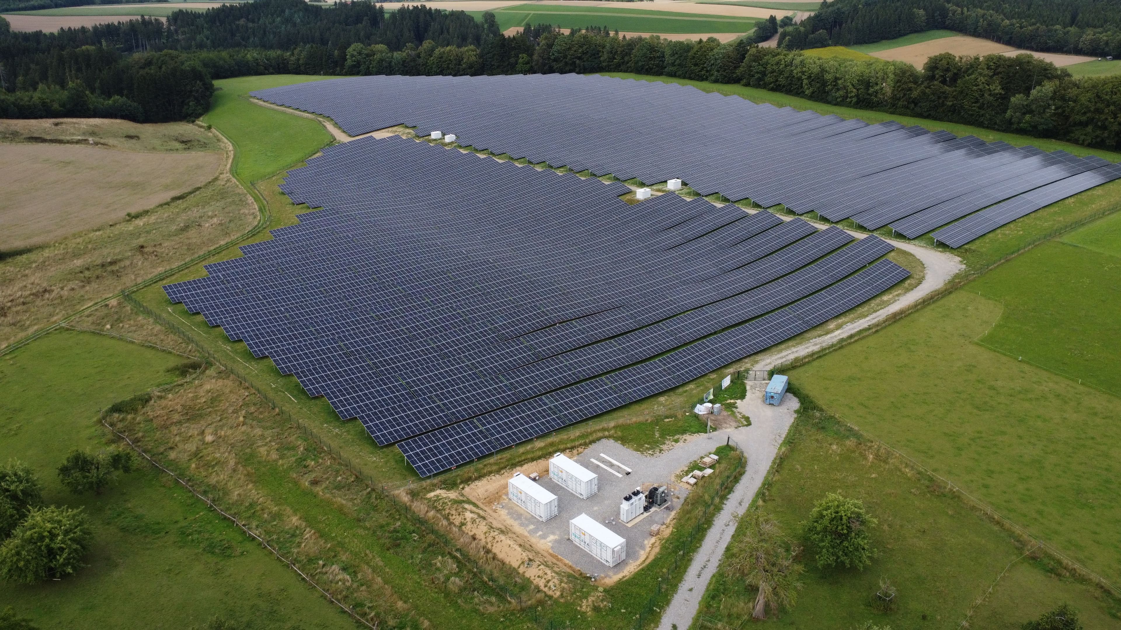 Kooperace Tricera Energy a Greenbuddies Charging: Inovativní bateriová úložiště a energetická řešení