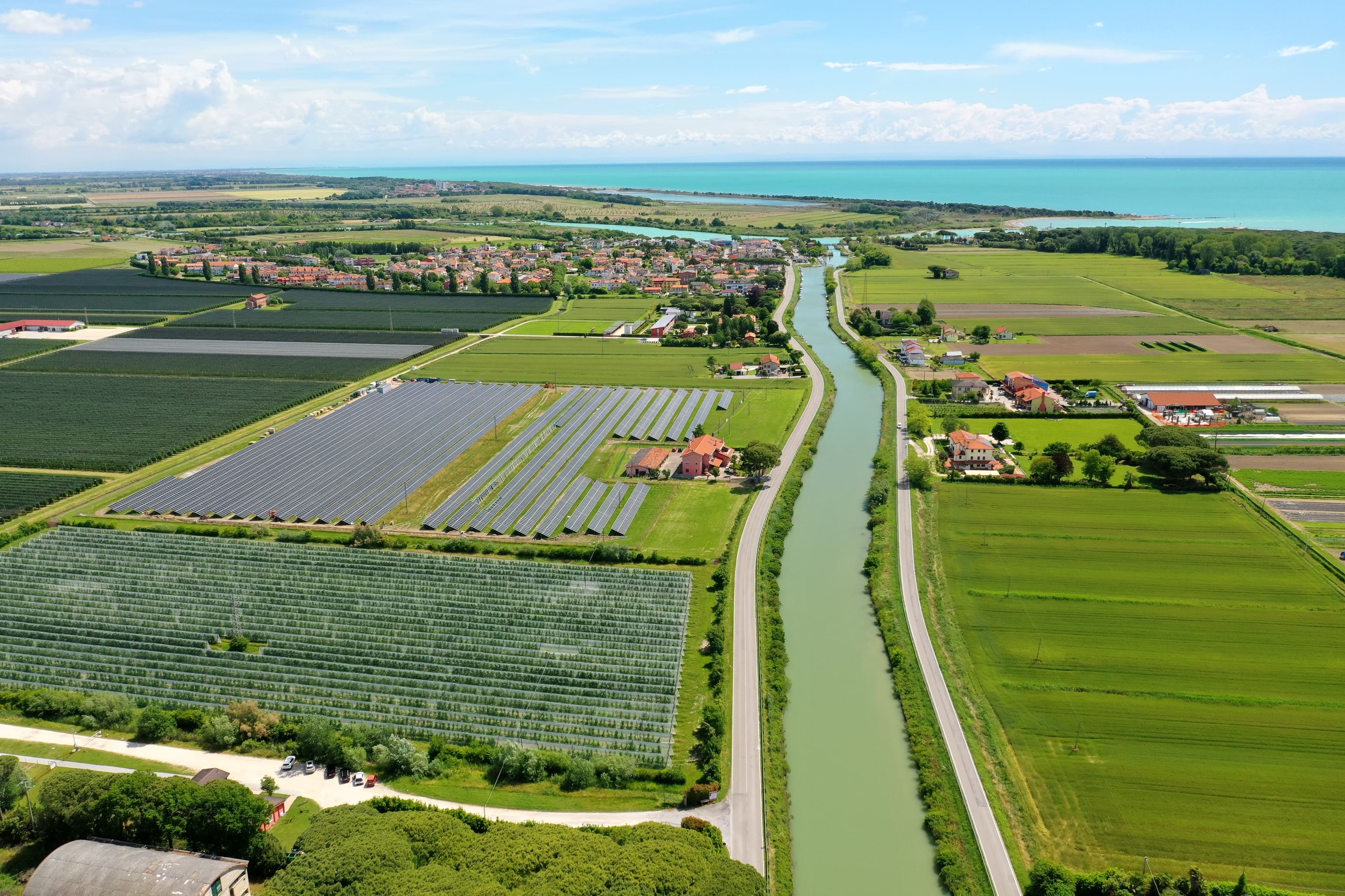 Postavili jsme pozemní fotovoltaickou elektrárnu o výkonu 4,66 MWp.