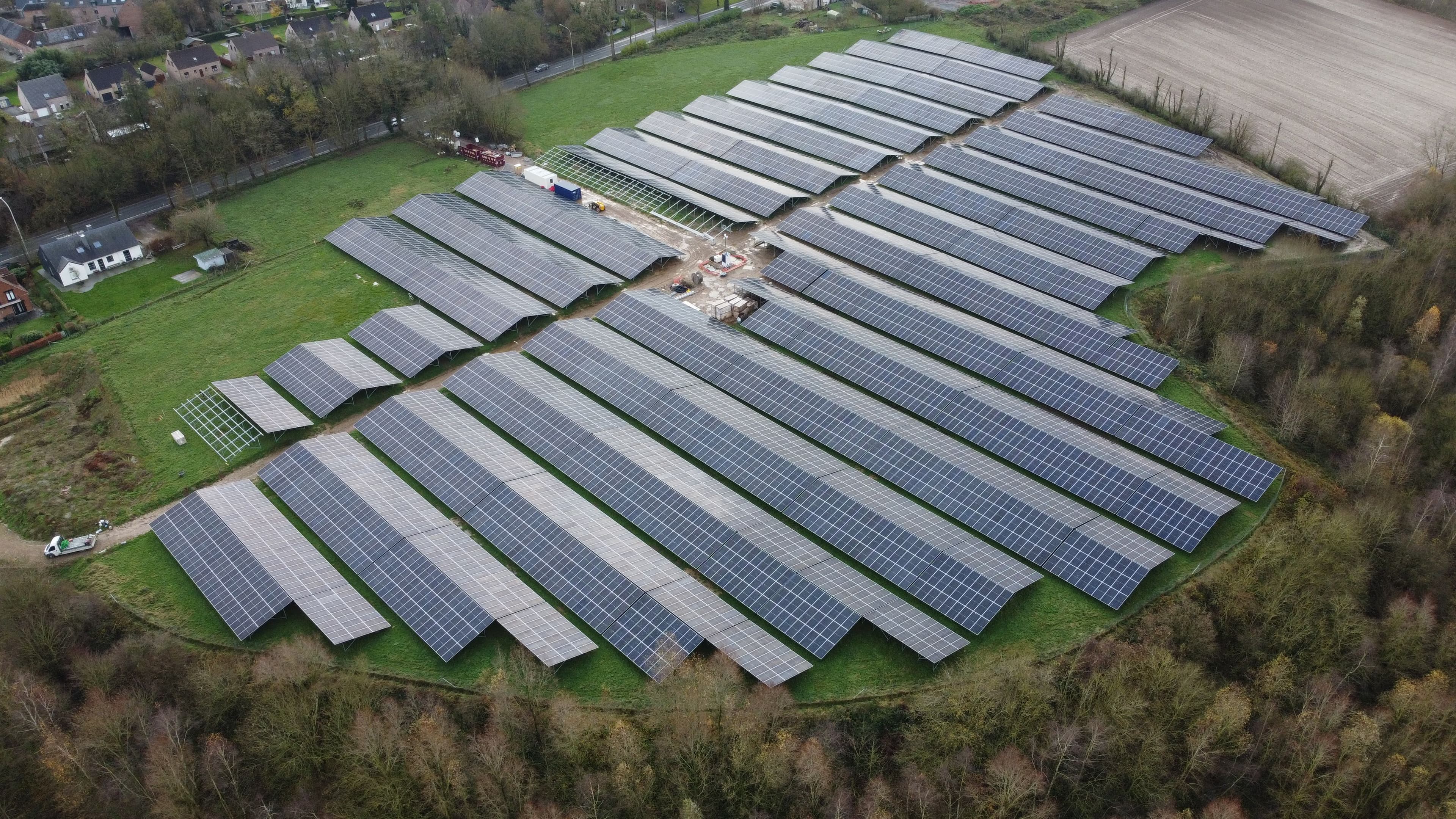 Postavili jsme pozemní fotovoltaickou elektrárnu o výkonu 6 MWp.