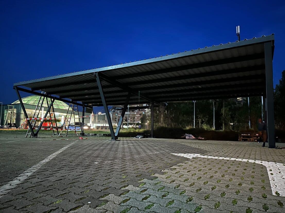 Greenbuddies postavili a zprovoznili nový druh carportu od společnosti Formtec v Německu