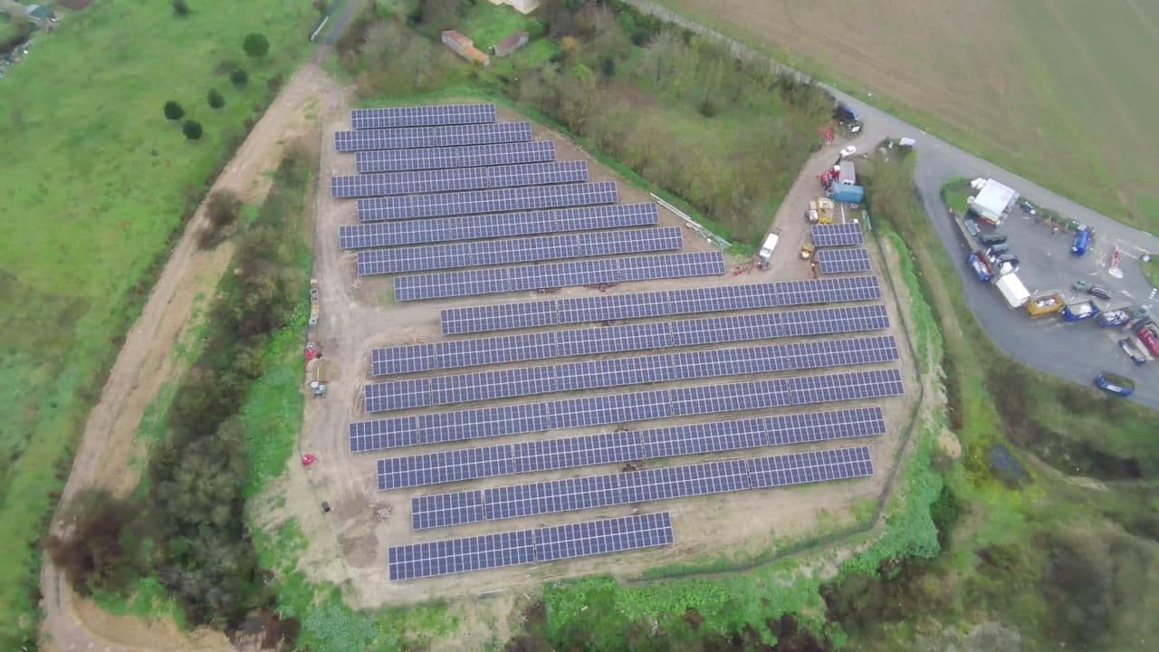 Postavili jsme pozemní fotovoltaickou elektrárnu o výkonu 5,07 MWp.