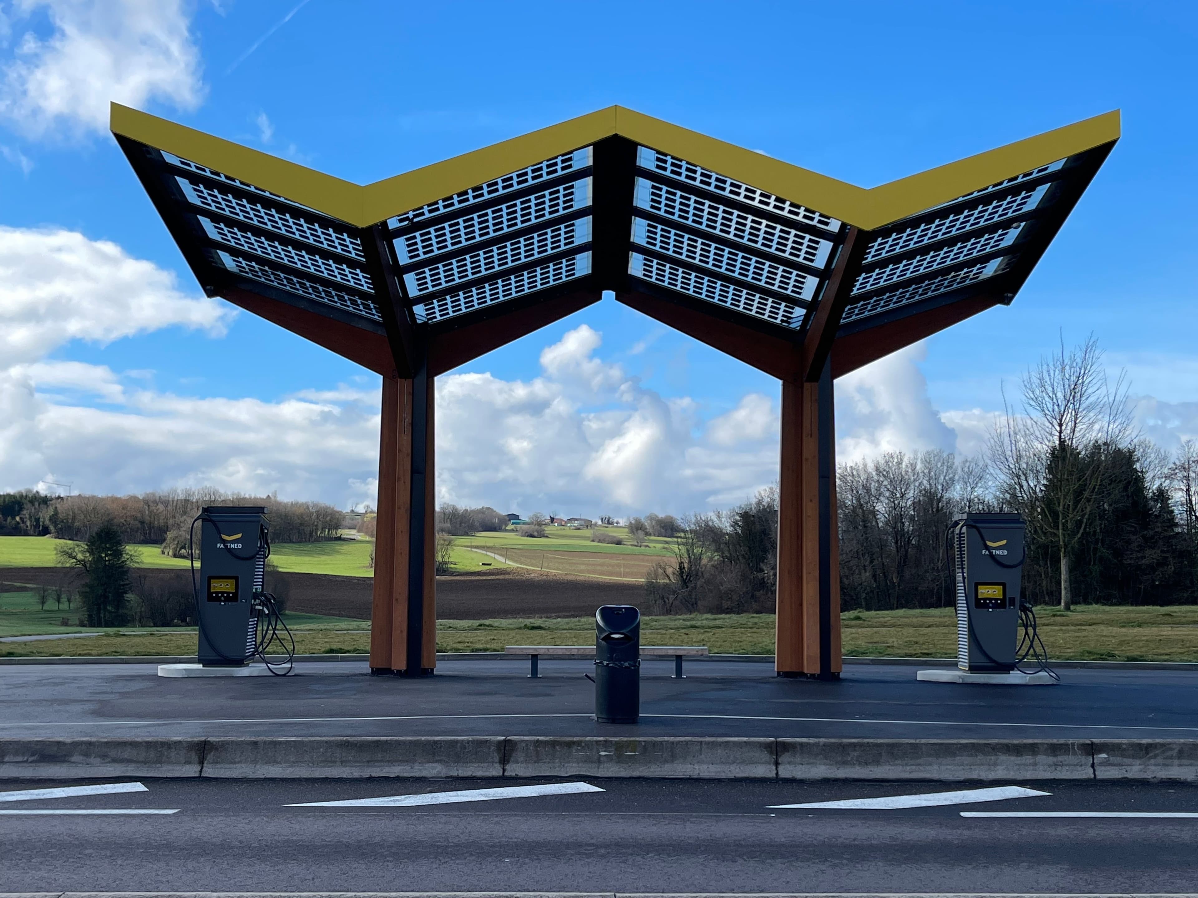 Carport řešení pro elektrické vozy od Greenbuddies