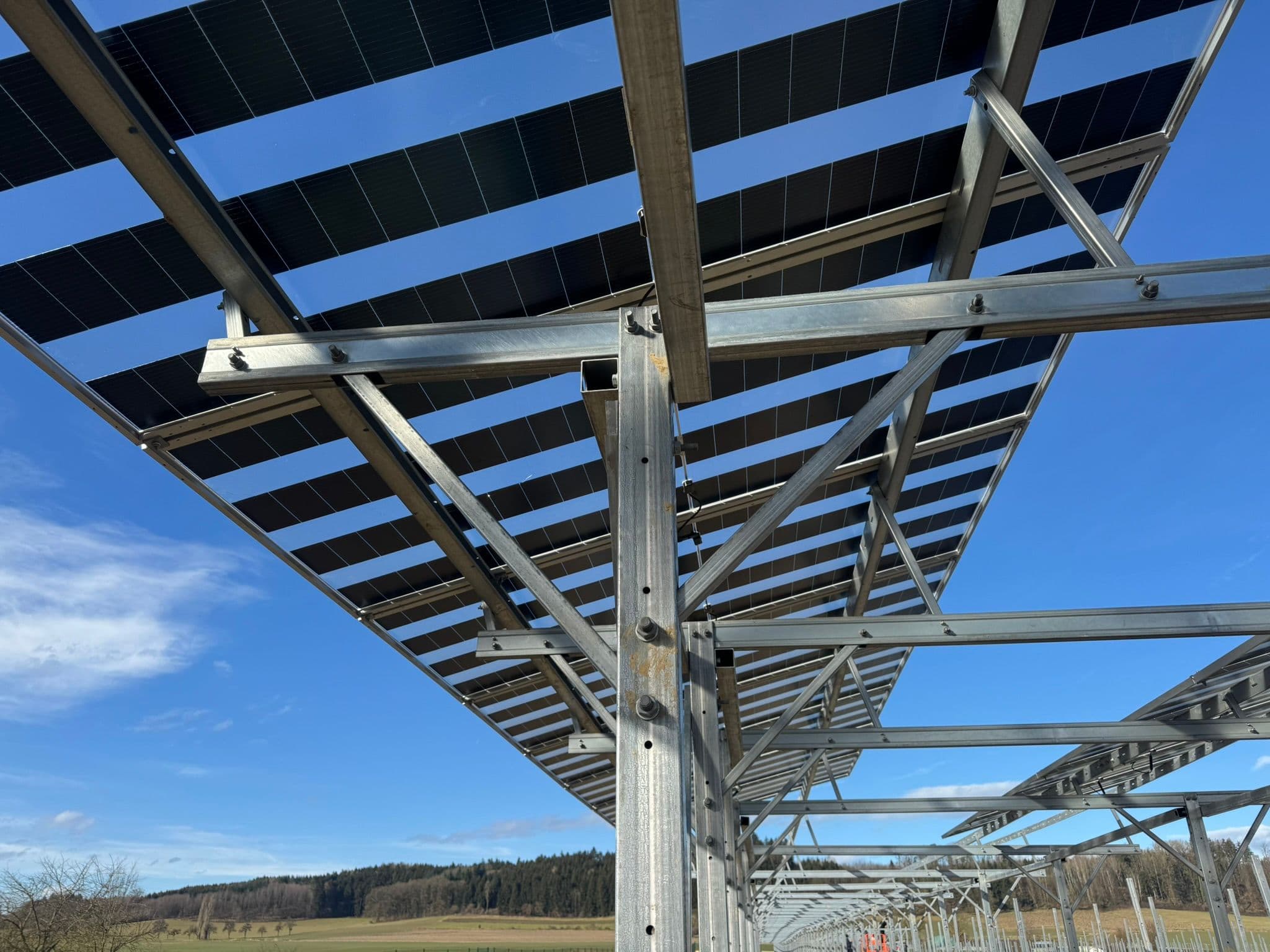 Postavili jsme pozemní fotovoltaickou elektrárnu o výkonu 1,8 MWp.