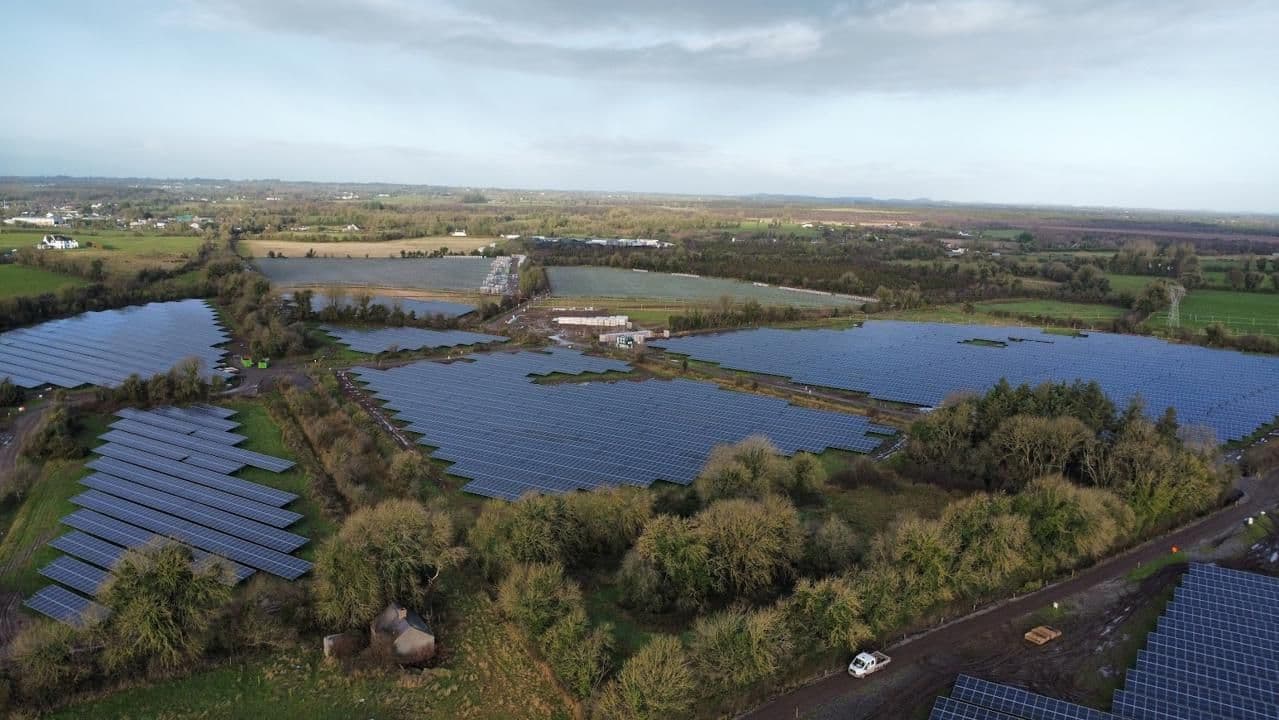 Postavili jsme pozemní fotovoltaickou elektrárnu o výkonu 30 MWp.