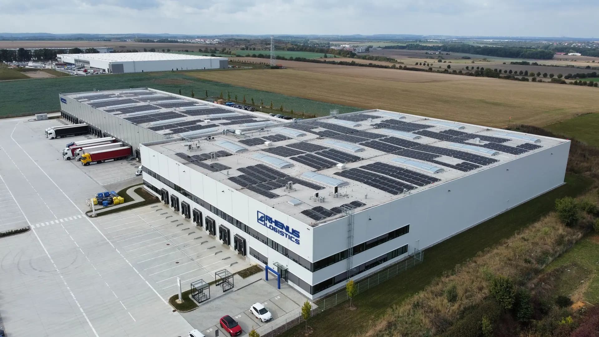 Die Lagerhallen des CTParks füllen sich mit Solarzellen von Greenbuddies