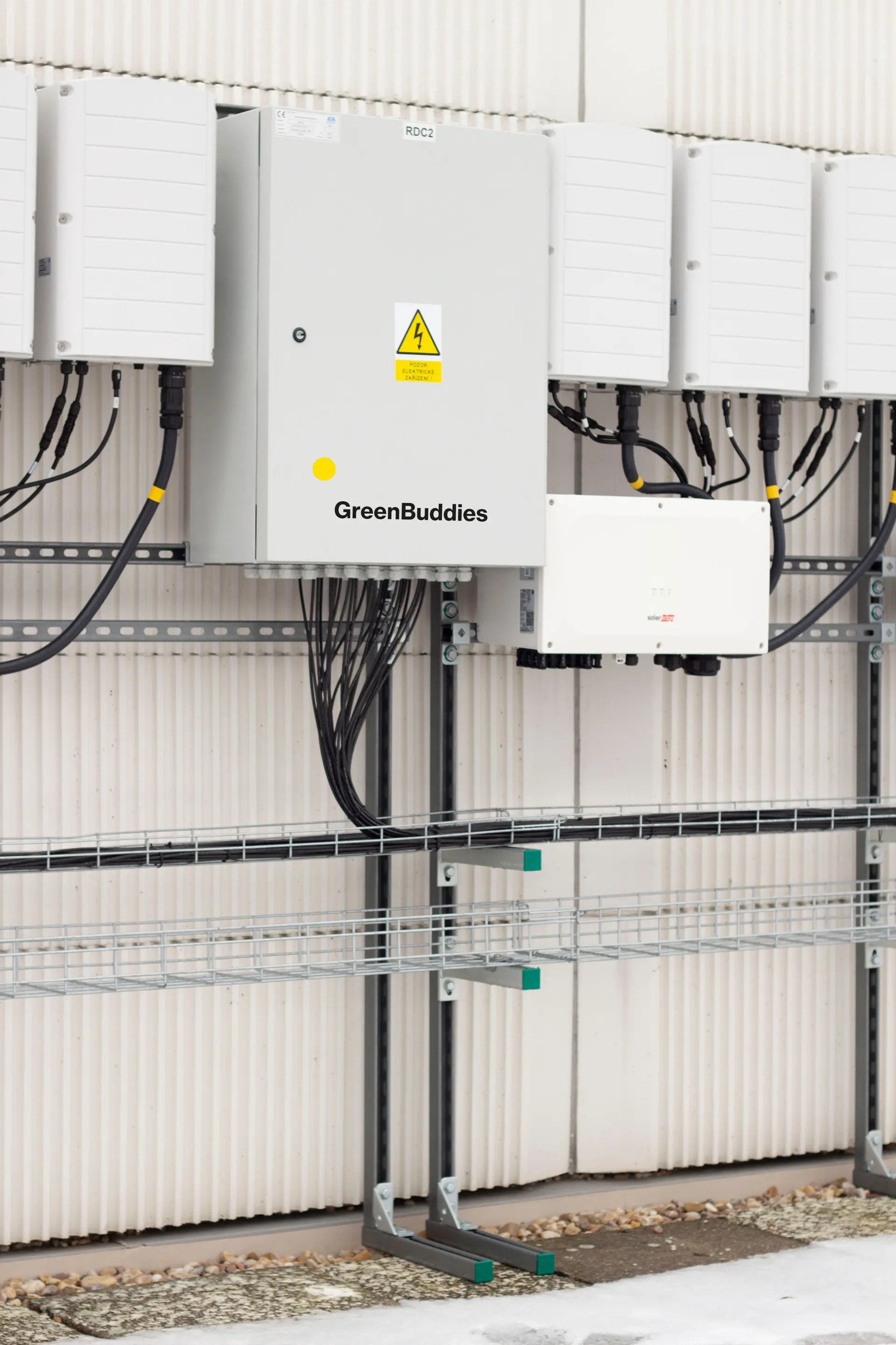 FVE komponenty: Základ úspěchu solárních elektráren pro firmy