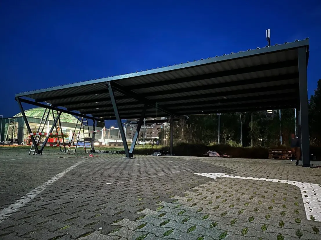 Greenbuddies postavili a zprovoznili nový druh carportu od společnosti Formtec v Německu