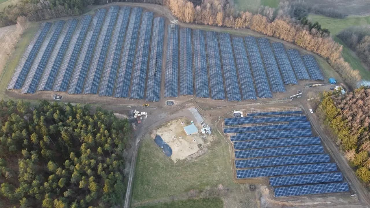 Greenbuddies realizovali pozemní FVE v Německu