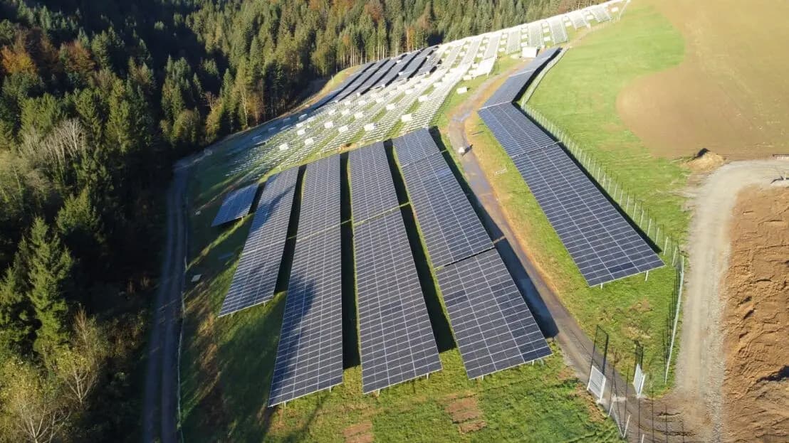 Greenbuddies realizovali pozemní FVE v Rakousku
