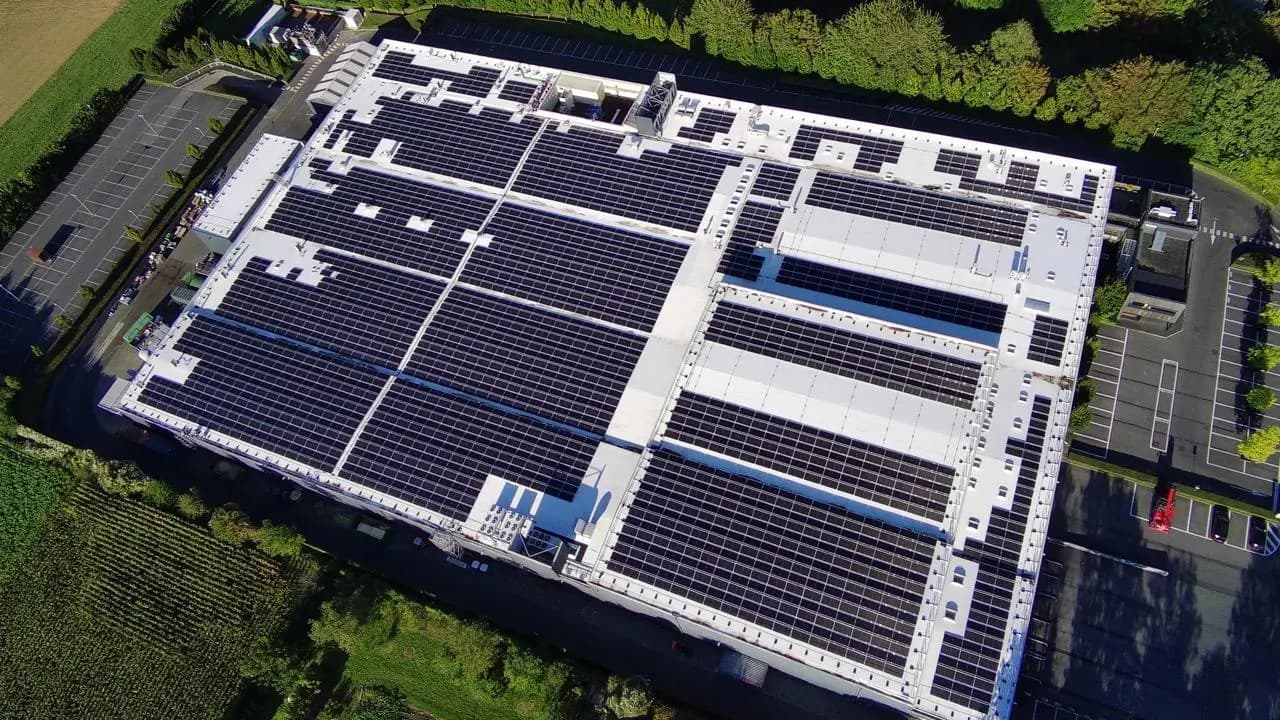 Greenbuddies realizovali střešní solární elektrárnu v Belgii