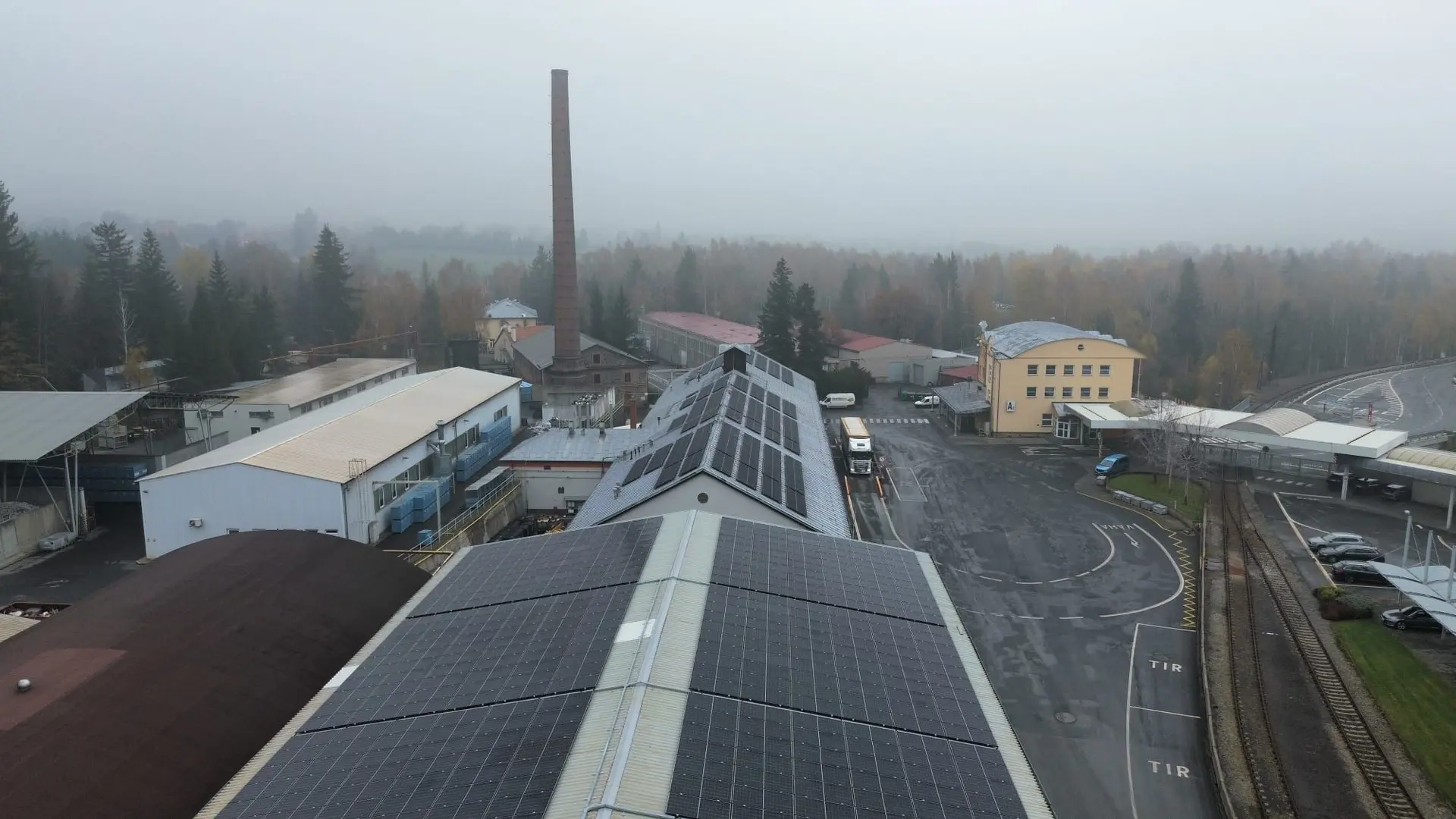 Postavili jsme střešní fotovoltaickou elektrárnu o výkonu 0,73 MWp.