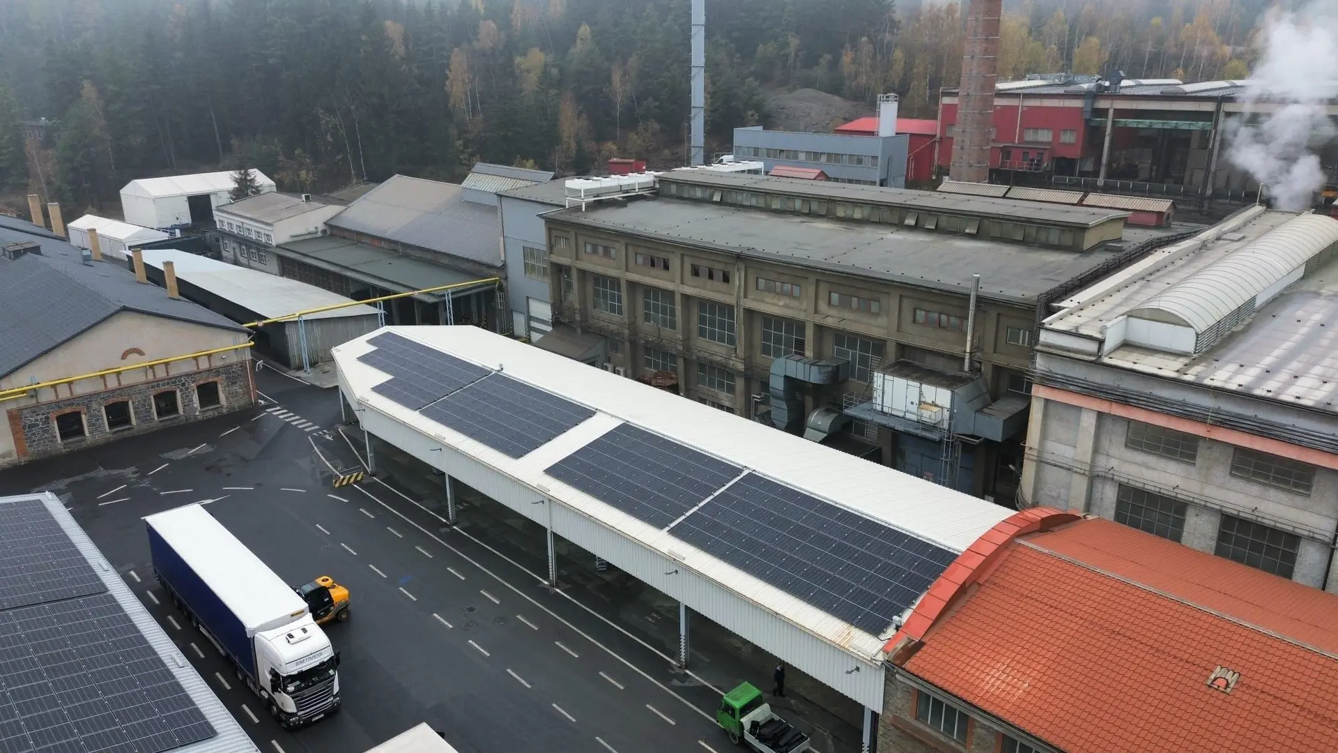 Postavili jsme střešní fotovoltaickou elektrárnu o výkonu 0,73 MWp.