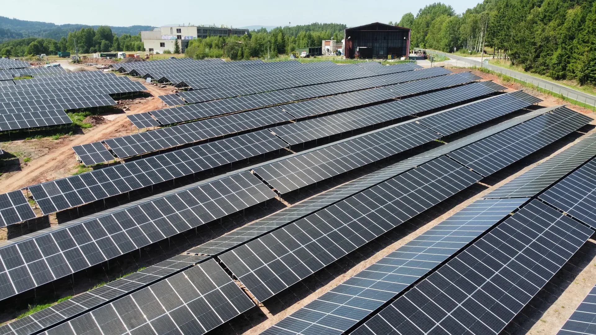 Radvanice Freiflächen-PV-Anlage 6,9 MWp in Tschechien – Greenbuddies Solarpark EPC-Projekt