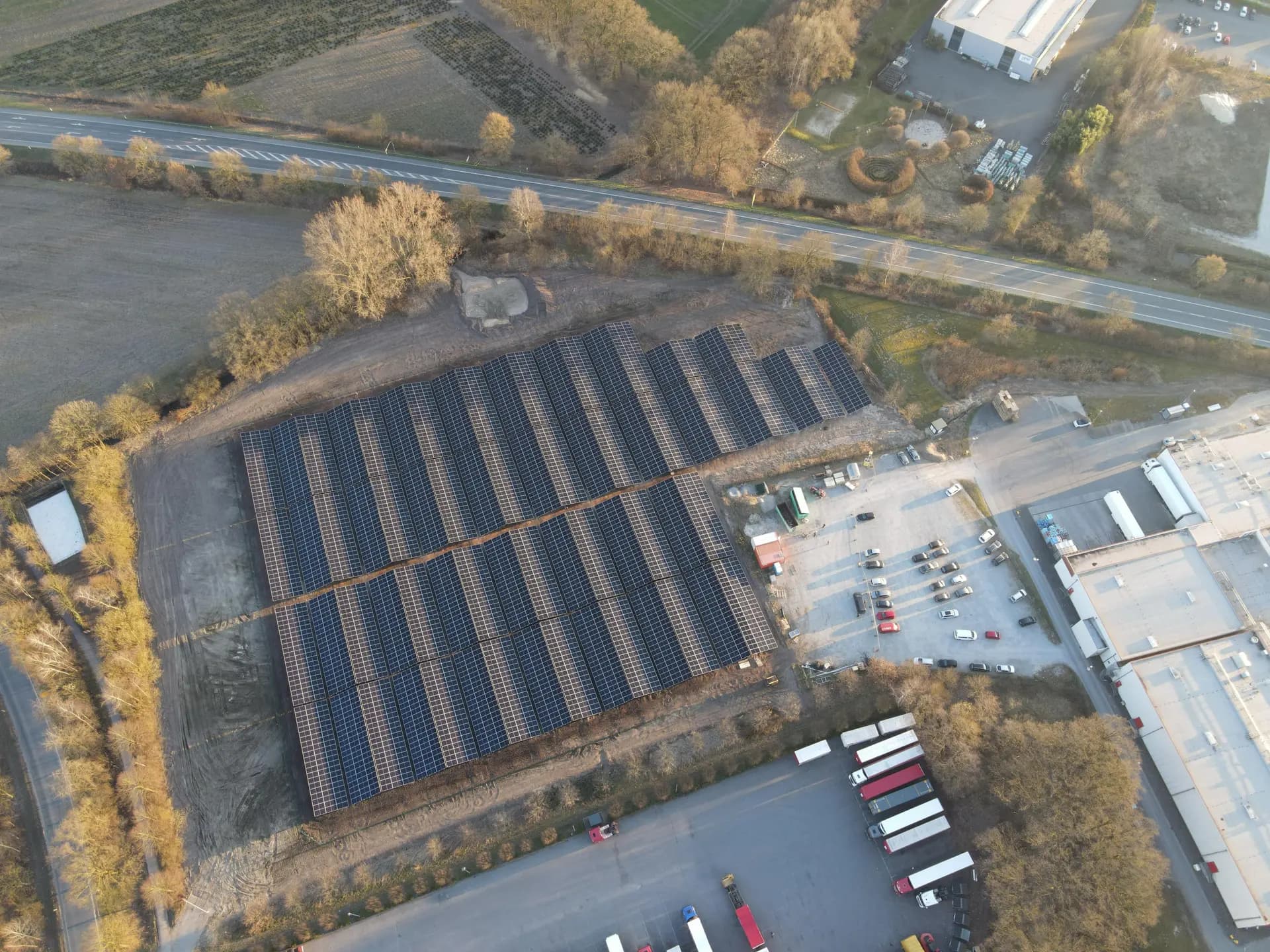 Postavili jsme pozemní fotovoltaickou elektrárnu o výkonu 2,5 MWp.