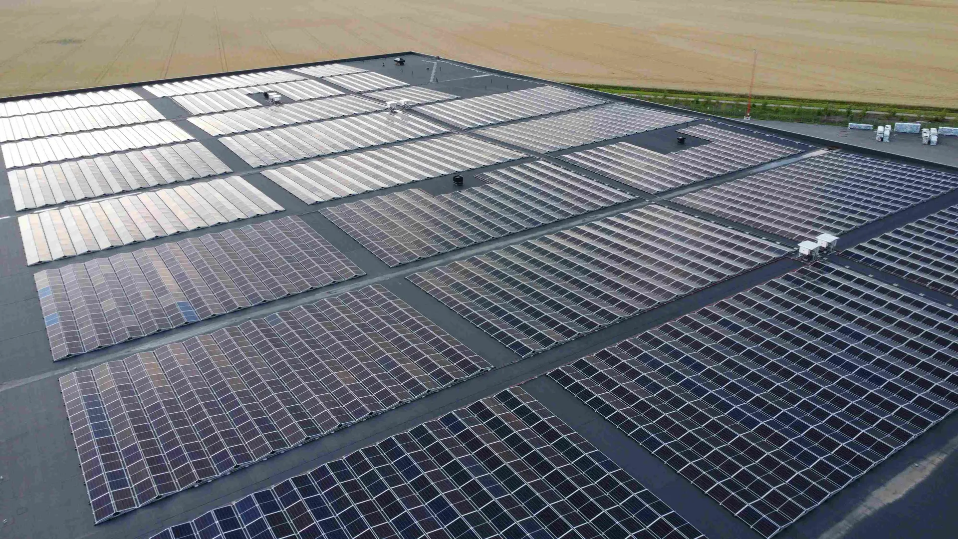 PV Solution: Solární elektrárny a Wallboxy pro moderní firmy