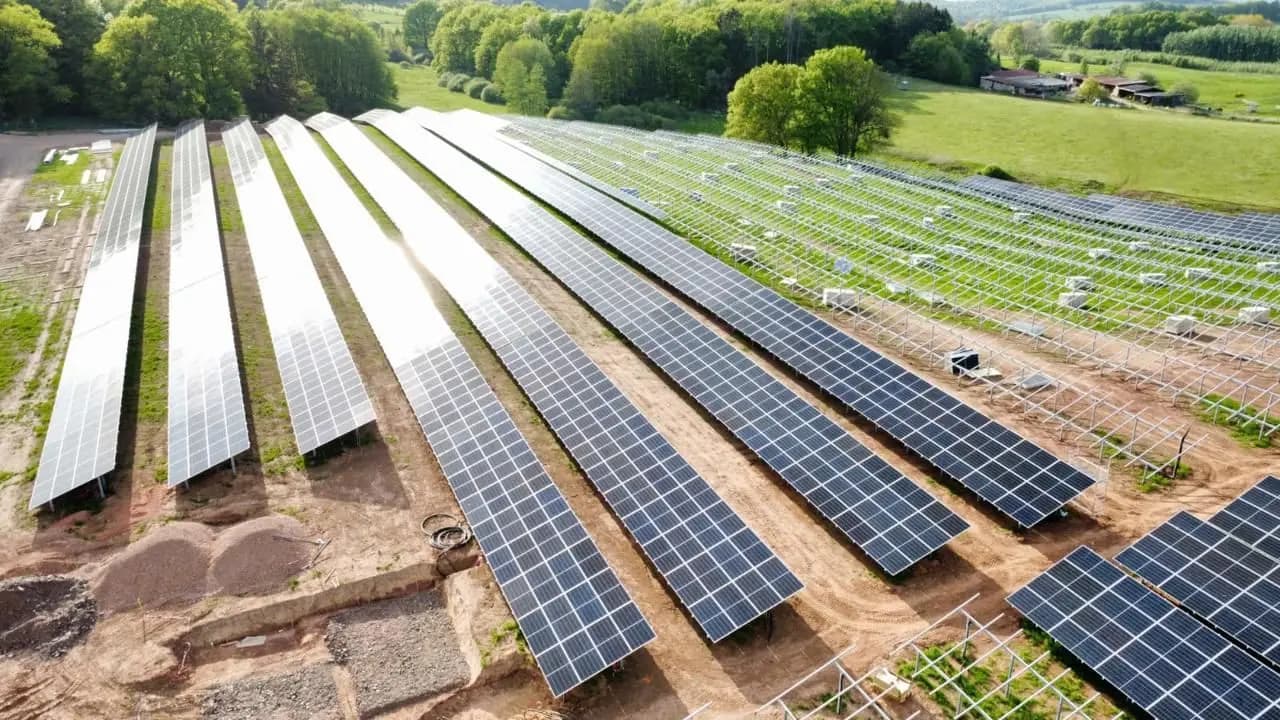 Greenbuddies Freiflächen-PV-Anlage Steinberg Deutschland – Solarprojekt 7,15 MWp 2025