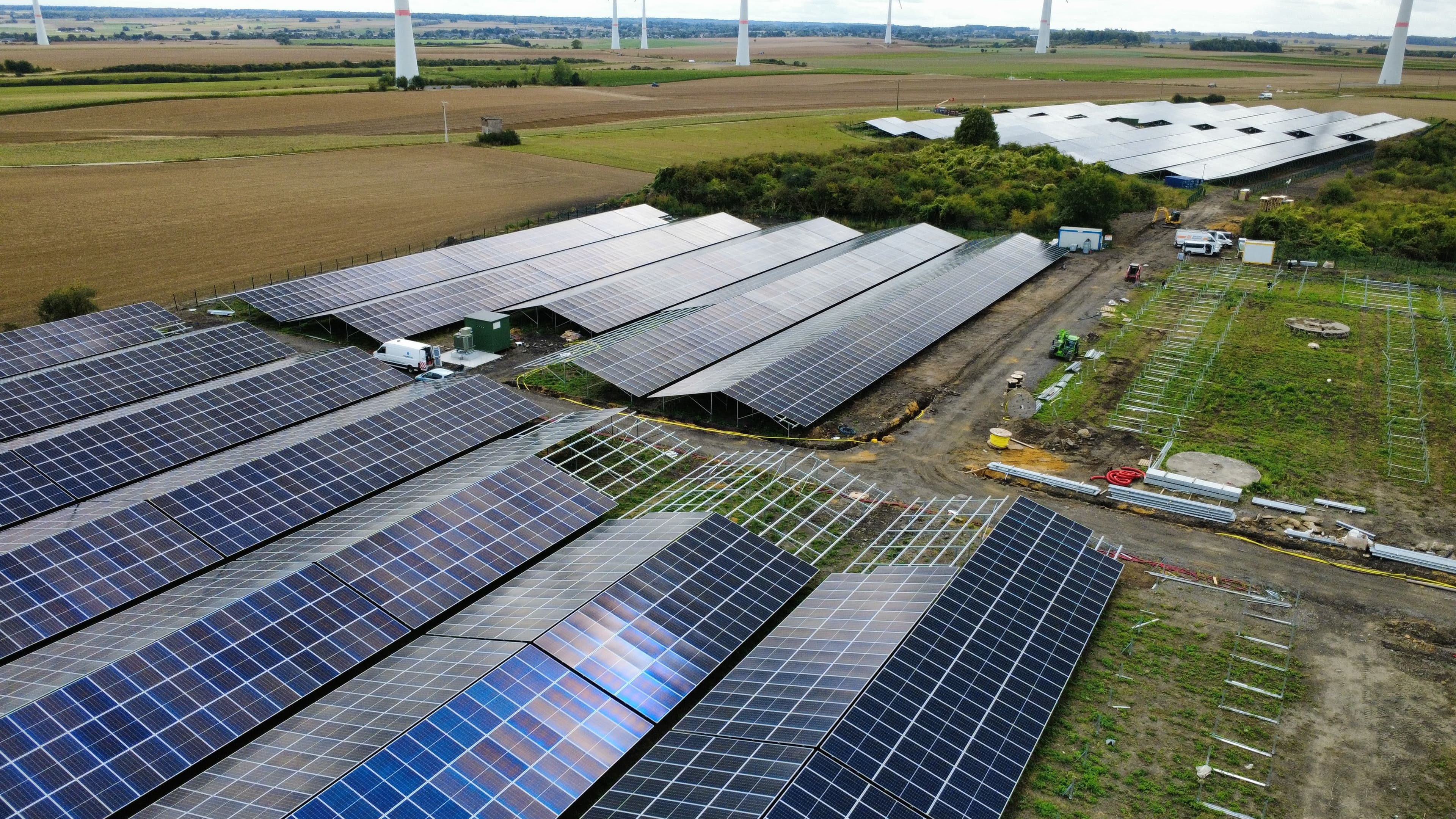 Volně stojící fotovoltaické elektrárny: Budoucnost energetiky na nevyužitých plochách