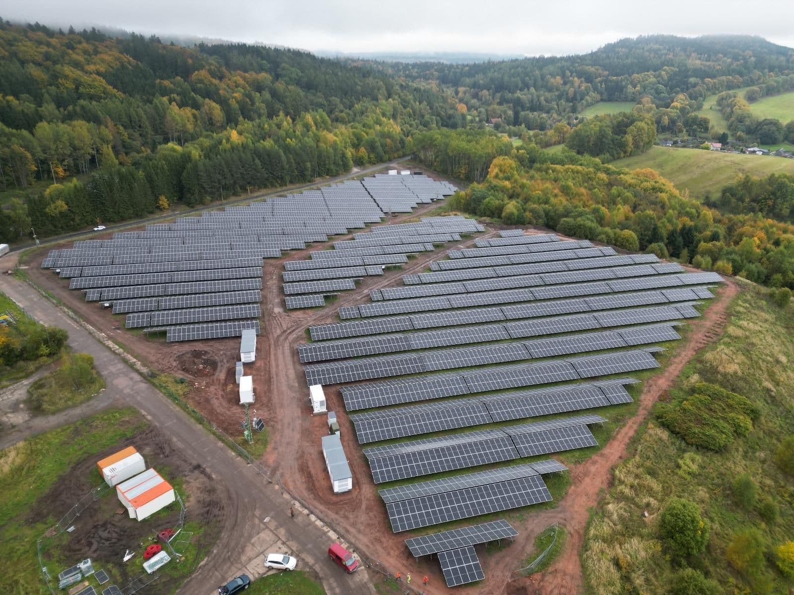 Modernisation of a power plant by retrofitting with BESS