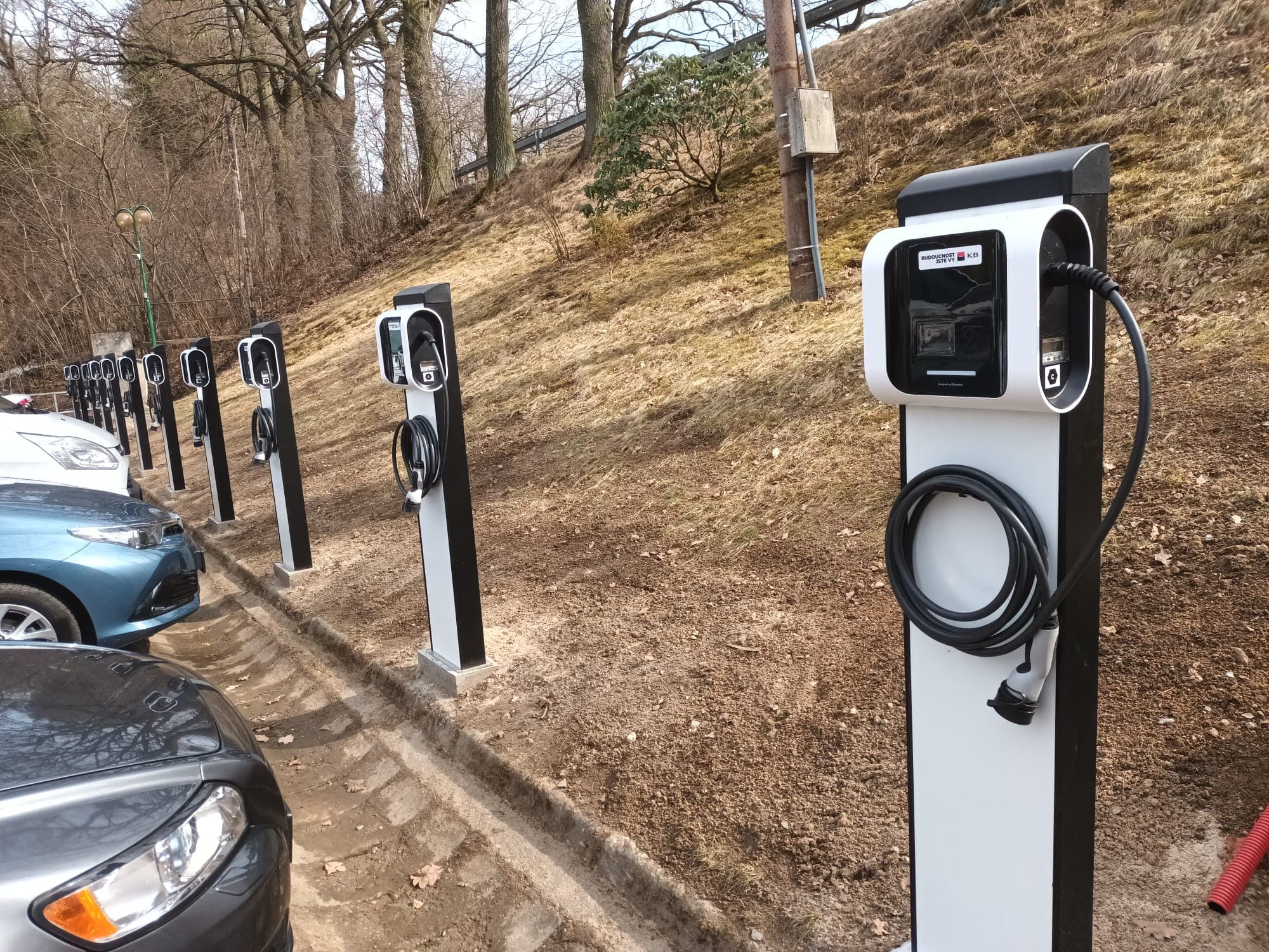 Komerční banka, electric car charging in detail