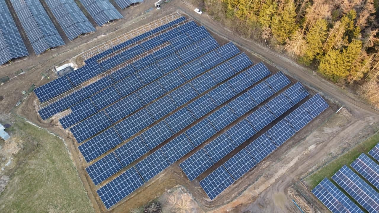 Greenbuddies realizovali pozemní FVE v Německu