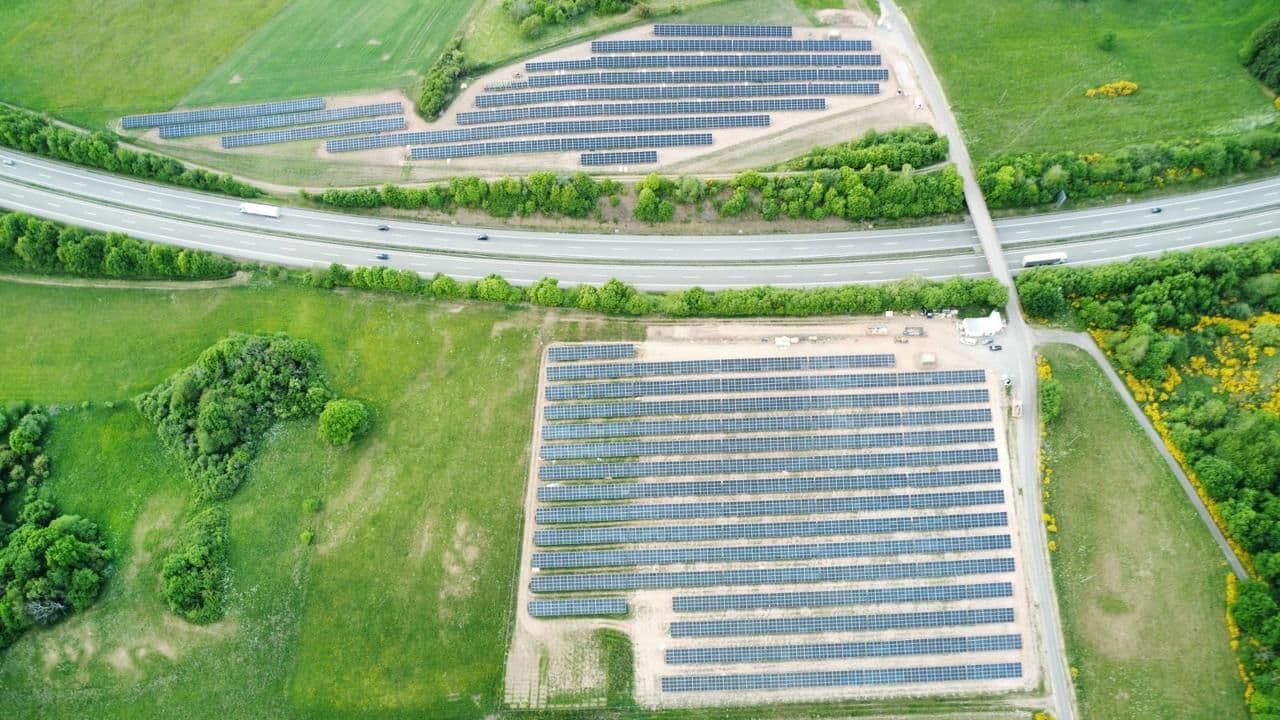 Greenbuddies Freiflächen-Solarpark Schwarzenbach Germany 3,7 MWp – EPC Projekt und moderne Photovoltaik-Installation