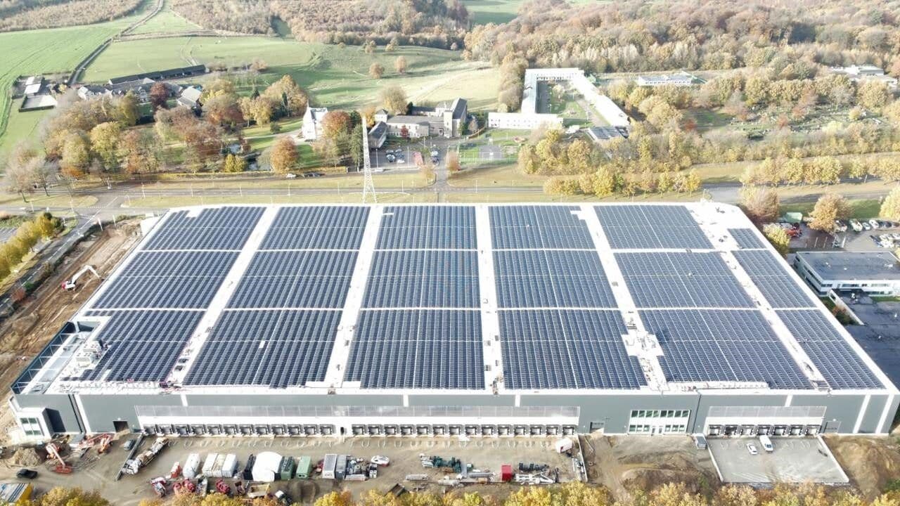Greenbuddies realizovali střešní FVE v Nizozemsku
