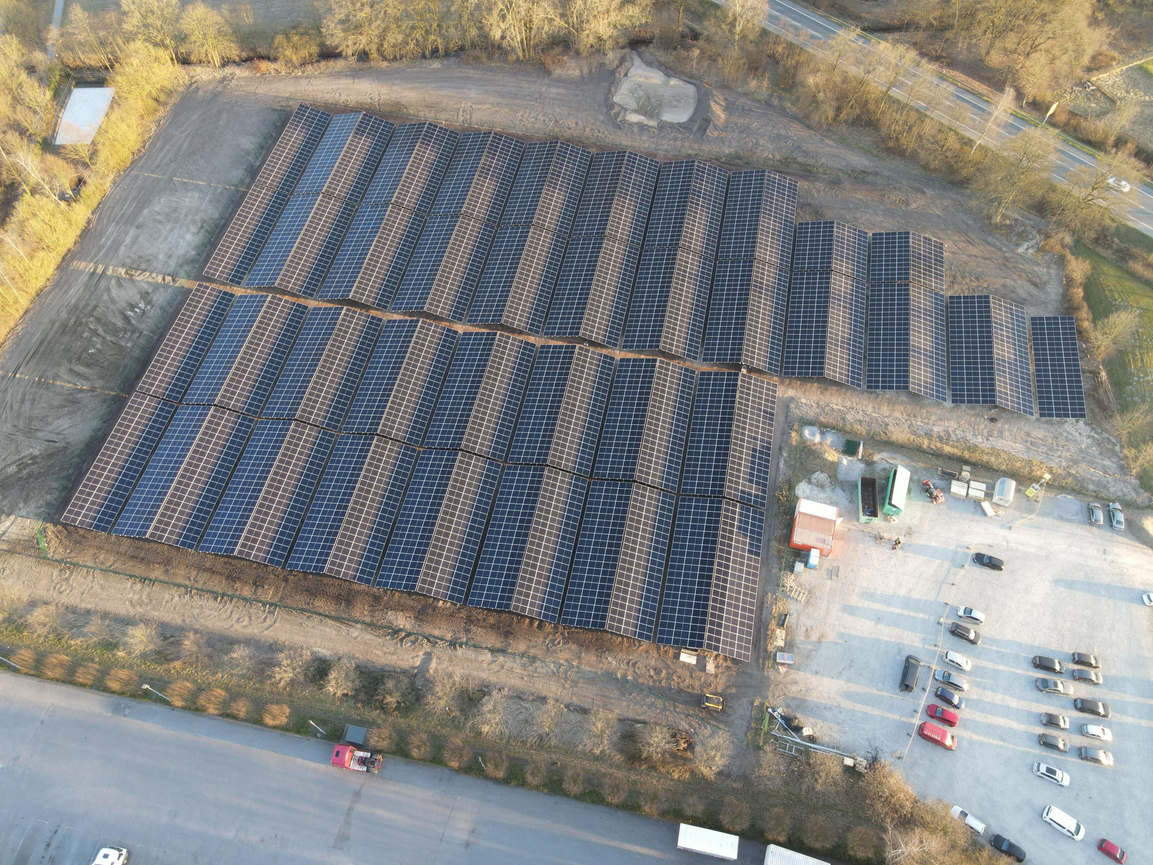 Postavili jsme pozemní fotovoltaickou elektrárnu o výkonu 2,5 MWp.