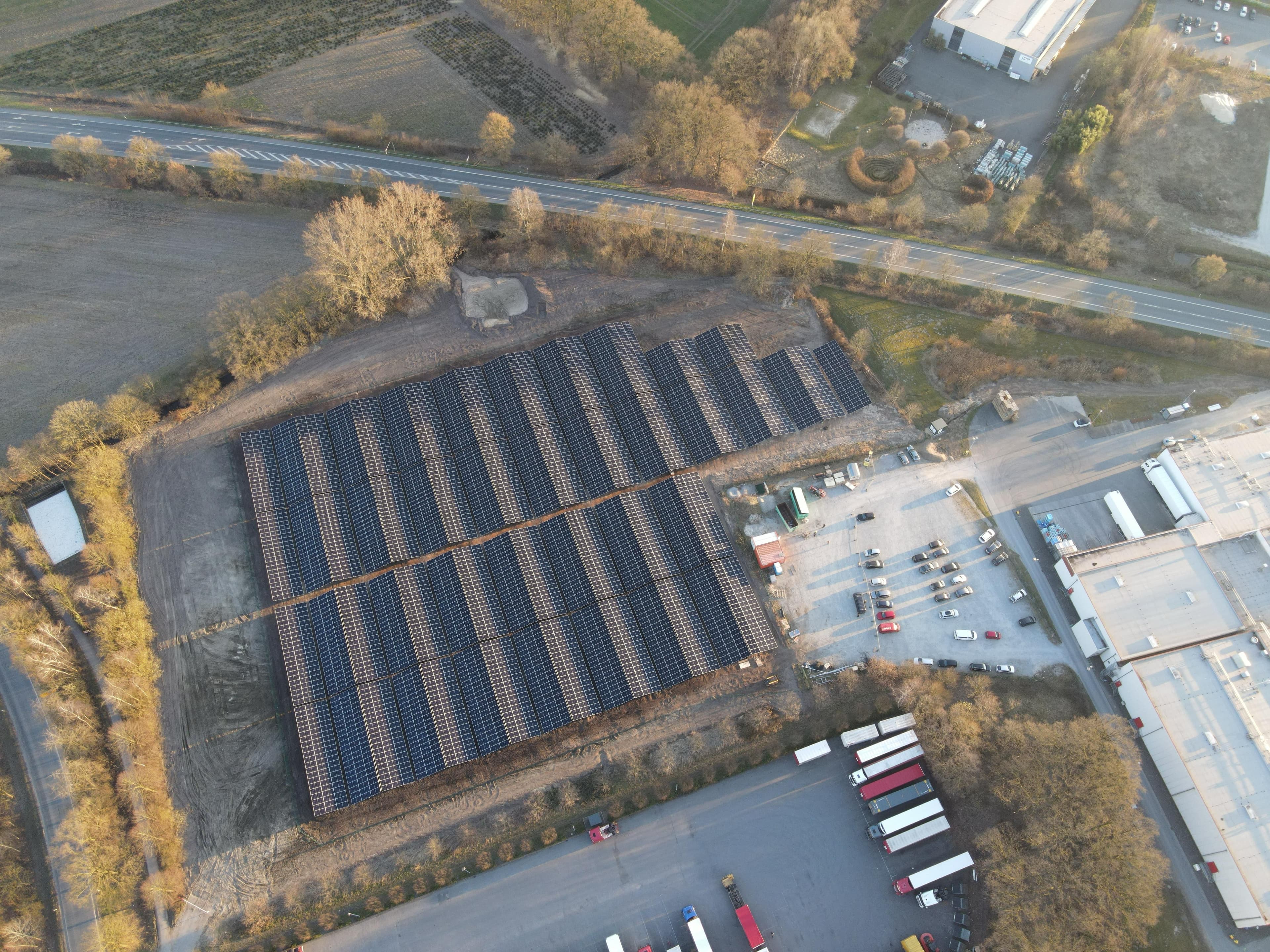 Postavili jsme pozemní fotovoltaickou elektrárnu o výkonu 2,5 MWp.