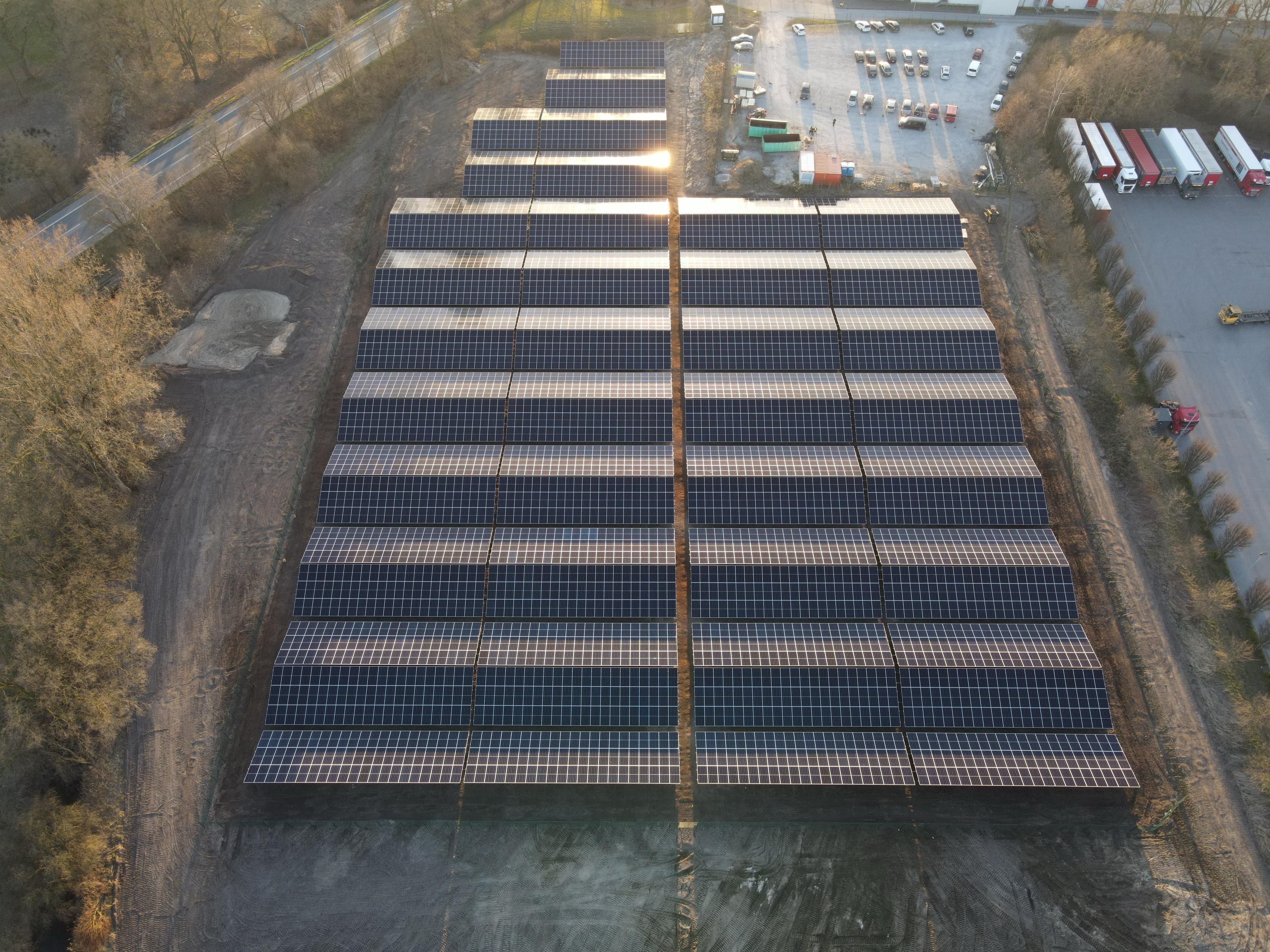 Postavili jsme pozemní fotovoltaickou elektrárnu o výkonu 2,5 MWp.