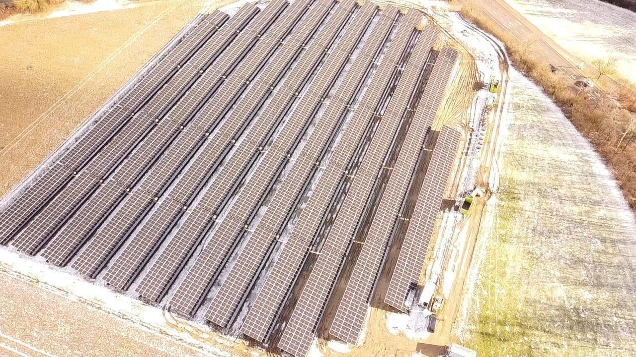 Postavili jsme pozemní fotovoltaickou elektrárnu o výkonu 2,8 MWp.