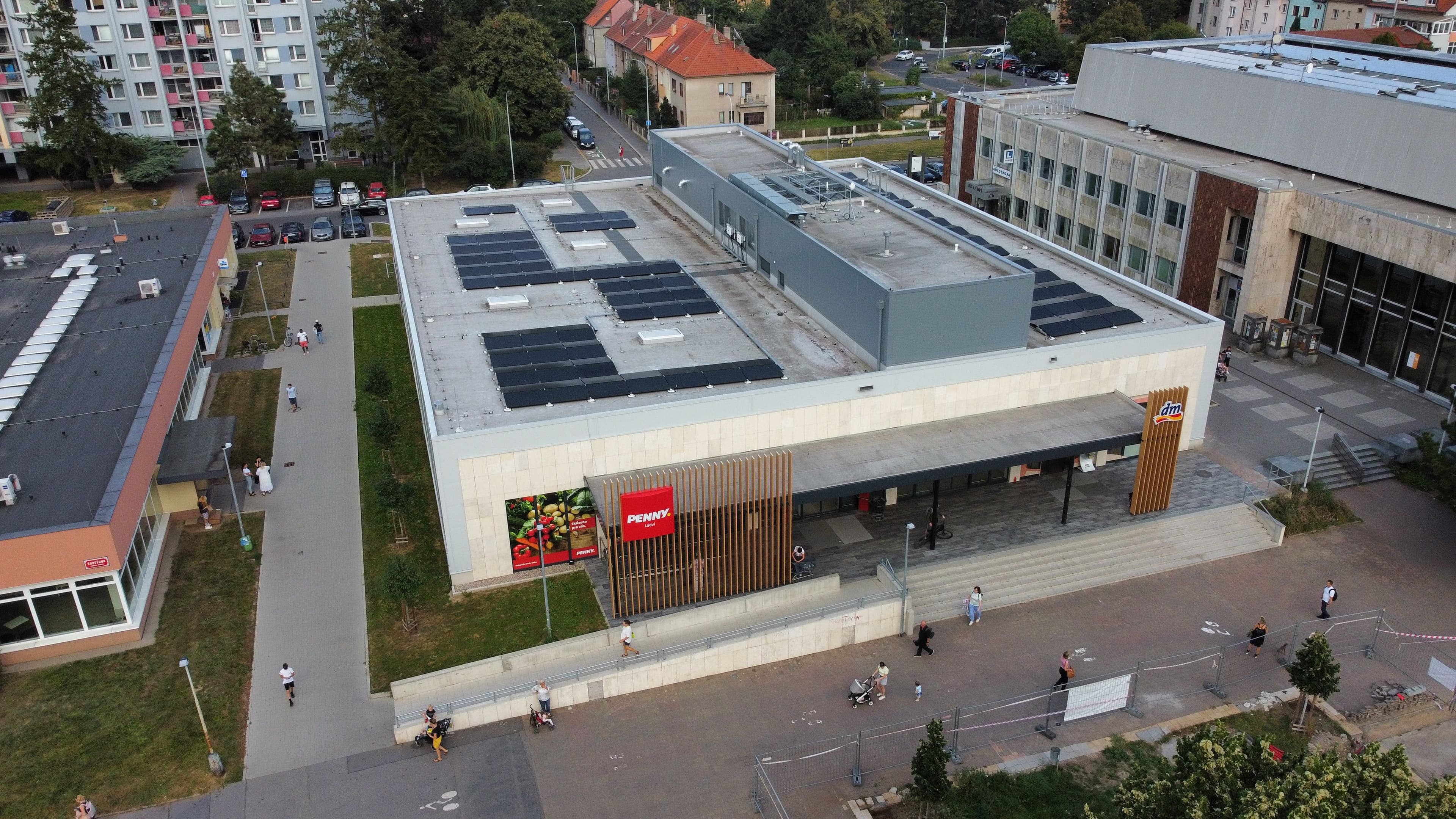 Instalace střešních FVE pro řetězec PENNY - VIDEO