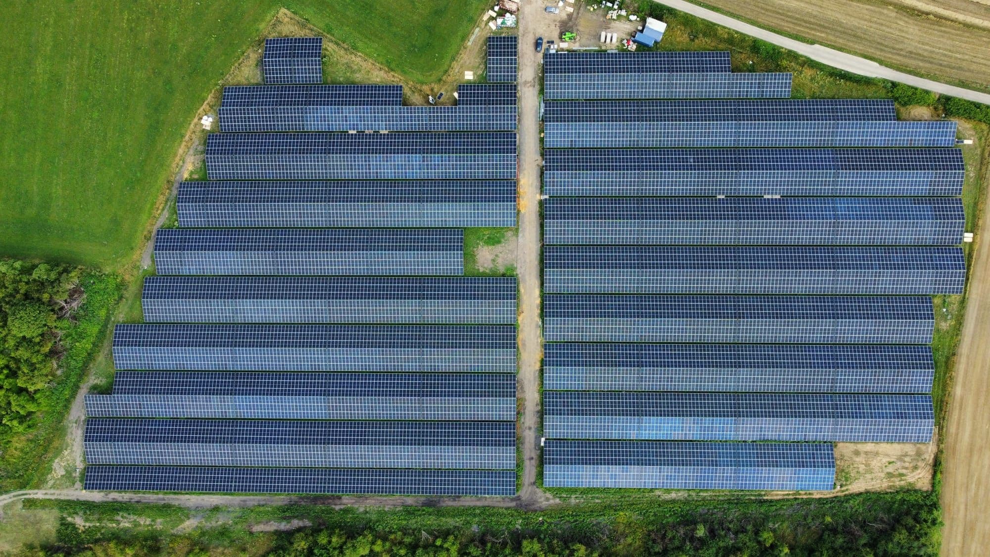 Greenbuddies instalace 11.8 MWp FVE u belgického Estinnes