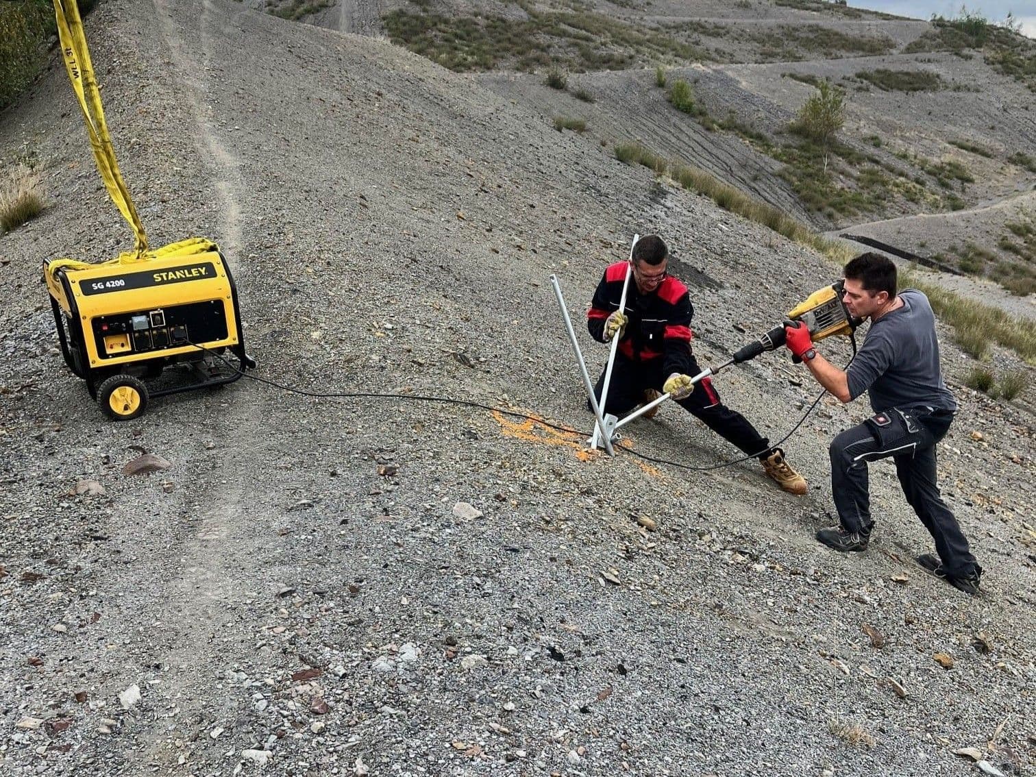 Pull-out testing of solar structures resistance