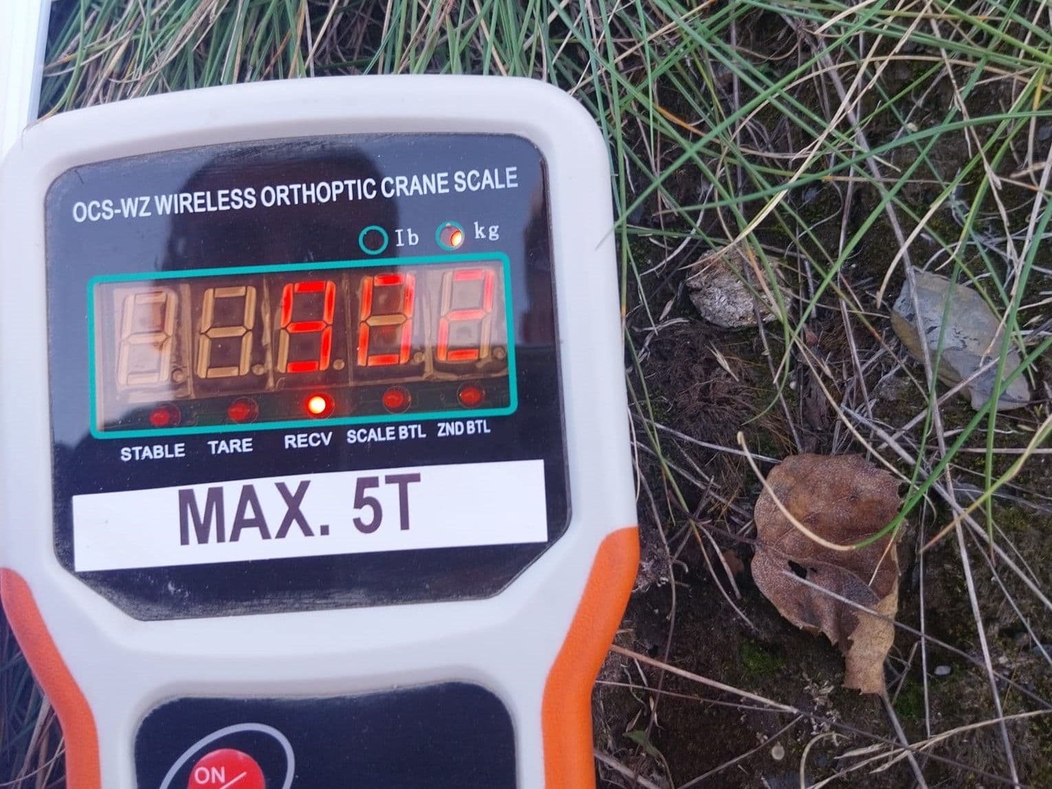 Greenbuddies testují odolnost solárních konstrukcí pomocí zátěžových tahových zkoušek