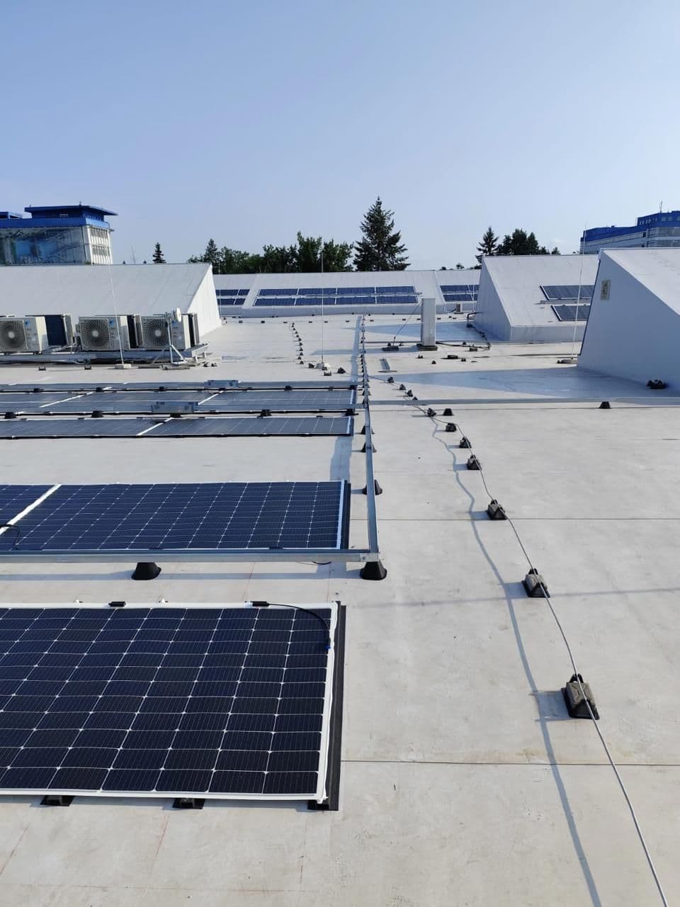 Greenbuddies postavili 457 kWp střešní FVE s odlehčenými panely pro Foxconn