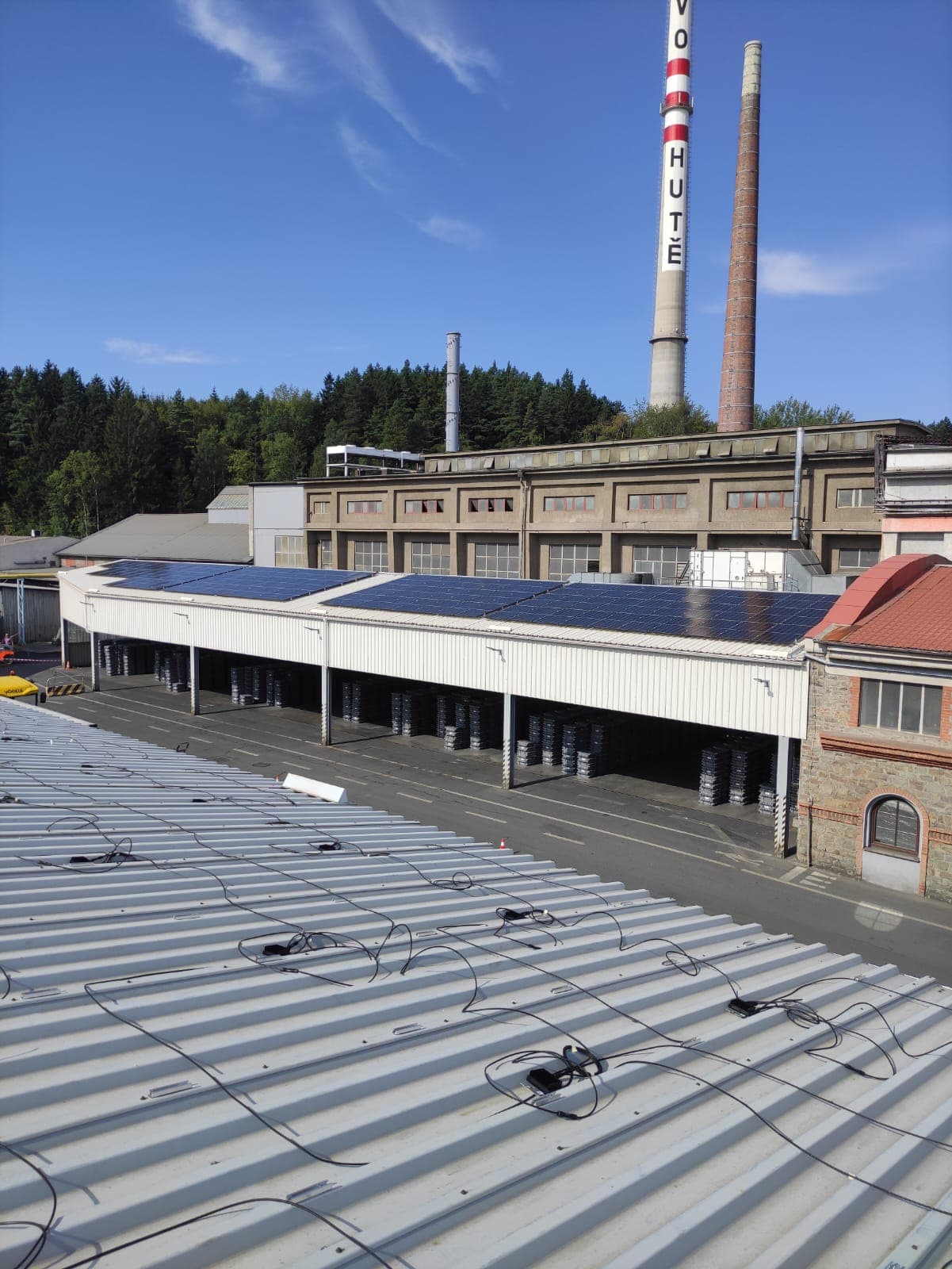 Unikátní střešní fotovoltaika v areálu Kovohutě Příbram