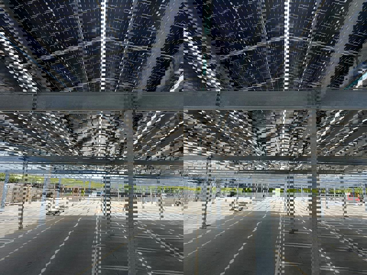 Greenbuddies postavili solární carport o výkonu 1,02 MWp v Belgii