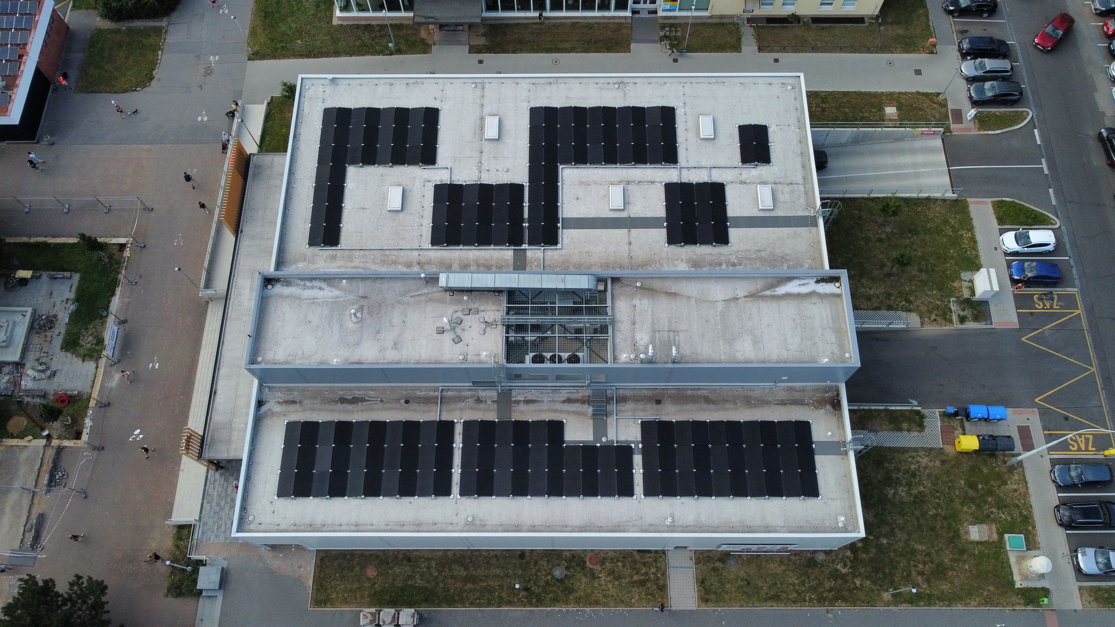 Střešní FVE realizovaná Greenbuddies