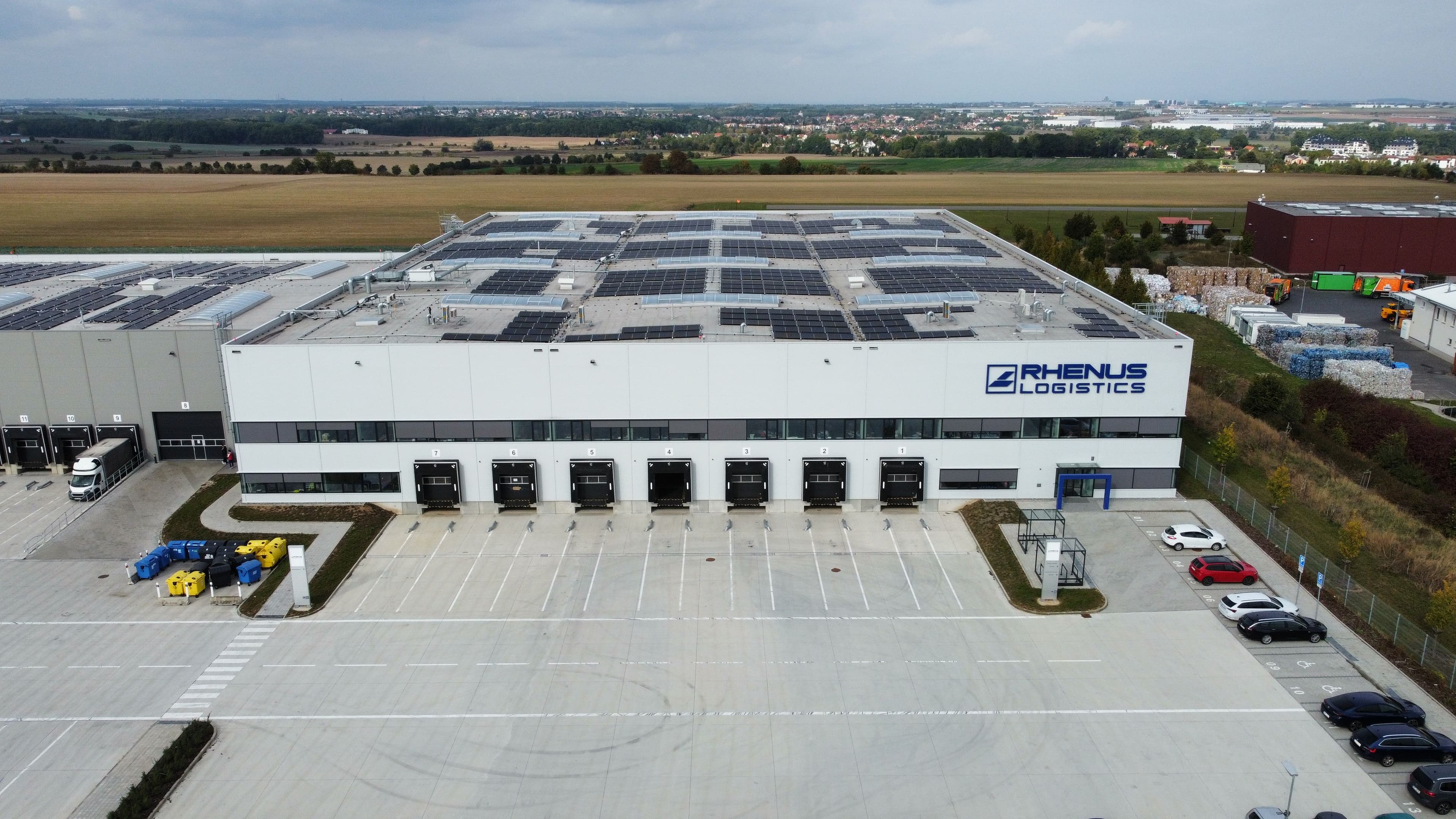 Greenbuddies staví střešní solární elektrárnu