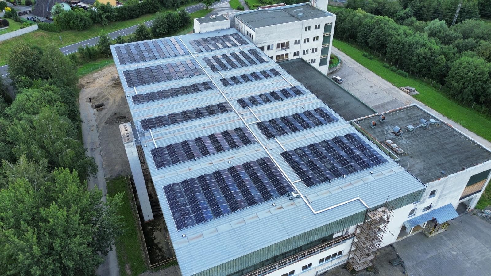 Greenbuddies postavili střešní FVE na střeše Skřivan Business Parku v Šumperku
