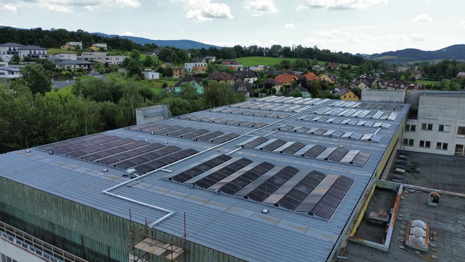 Greenbuddies postavili střešní FVE na střeše Skřivan Business Parku v Šumperku